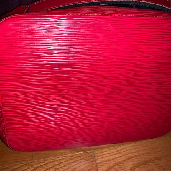 Louis Vuitton Red Epi Noe Bag - Picture 4 of 17